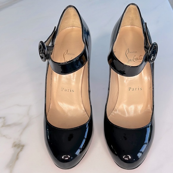 Christian Louboutin Mary Jane Patent Leather Pump S:6 - Picture 2 of 12